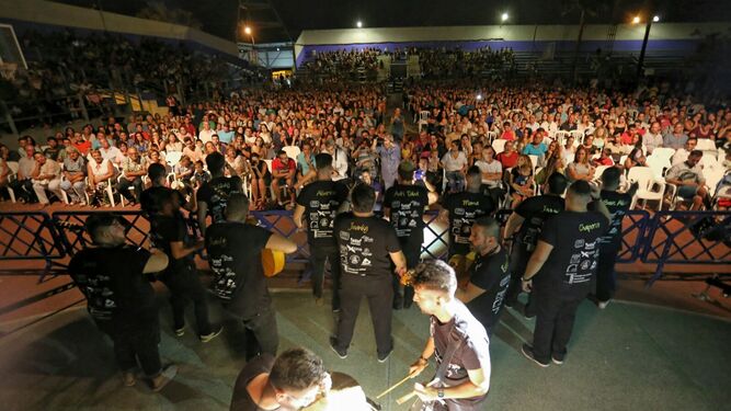 Unas 2.000 personas participaron en el evento carnavalesco celebrado en la Ciudad Deportiva.