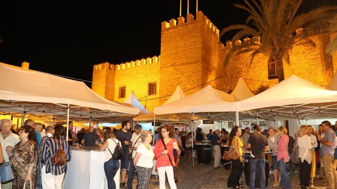 La Feria de la Tapa se celebra desde el pasado jueves junto al Palacio Municipal Castillo de Luna.