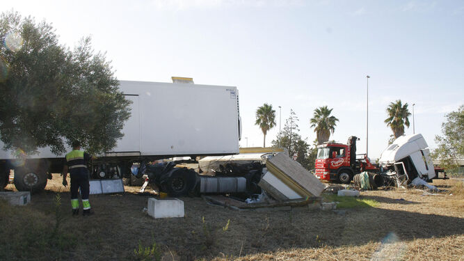 La rotonda en la que tuvo lugar el accidente es una de las primeras en la entrada a la ciudad desde Jerez.