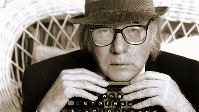 El escritor Francisco Umbral (Madrid, 1932-2007).