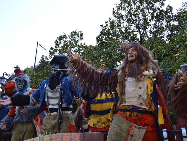 El Carnaval de C&aacute;diz triunfa en Oviedo