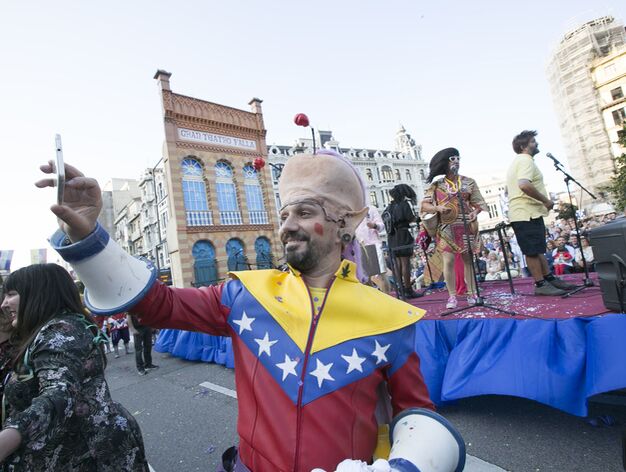 El Carnaval de C&aacute;diz triunfa en Oviedo