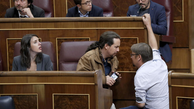 Diputados de Podemos, ayer en el Congreso de los Diputados.