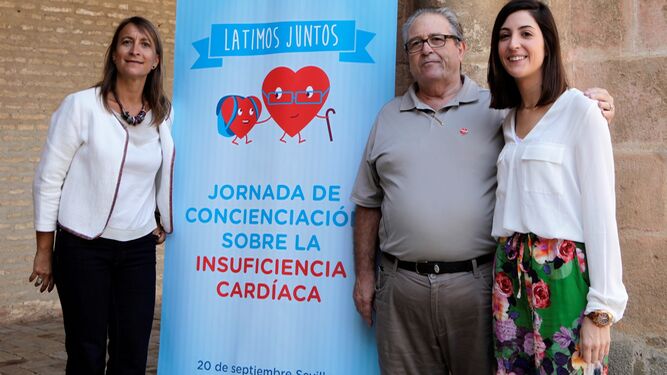 Josefina Lloret, de Novartis; José Aguirre, de Aspacase e Irene Estrada, cardióloga del Hospital de Valme.