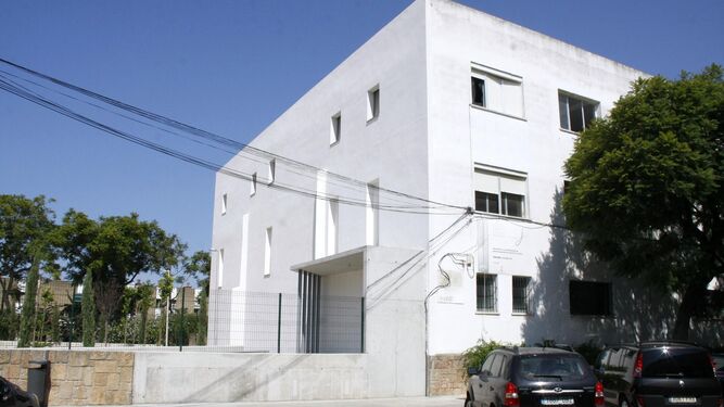 Una imagen de la fachada de la Casa de la Cultura, que ha sido reformada con los fondos del Plan Invierte  correspondientes a 2016.