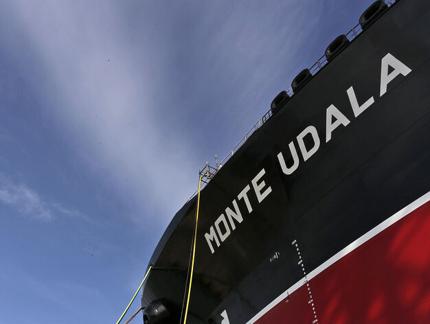 A flote el petrolero 'Monte Udala' en Navantia Puerto Real
