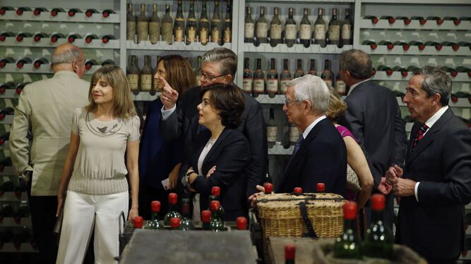 La vicepresidenta, Sáenz de Santamaría, en la apertura de las cocinas del Palacio Real.