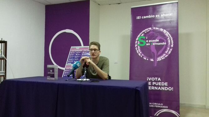 Ernesto Díaz, ayer, al presentar la campaña de Sí se puede (Podemos).