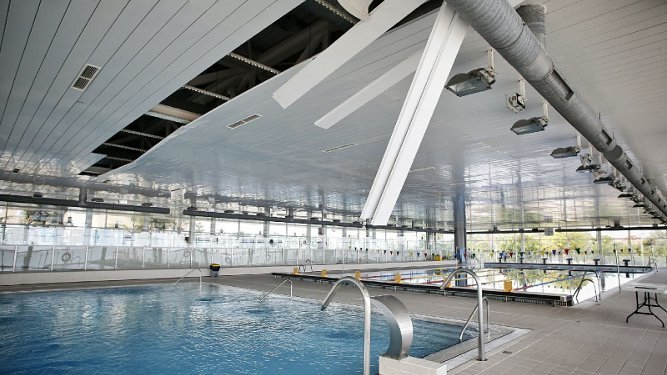 Interior de la piscina de Astilleros.