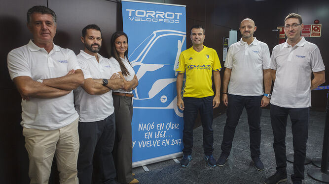 De izquierda a derecha, el equipo directivo de Torrot: Francisco Ramírez, Javier Saura, Cristina García, Iván Contreras, Joan Rodríguez y Jordi Frigola.