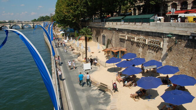La playa del Sena, una de sus principales actuaciones urbanísticas.