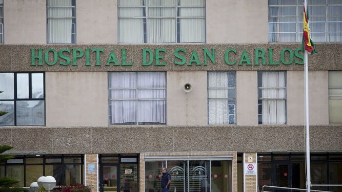Acceso principal al hospital de San Carlos
