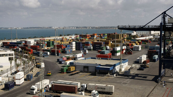 Imagen de la terminal de contenedores de Cádiz, en manos de Concasa.