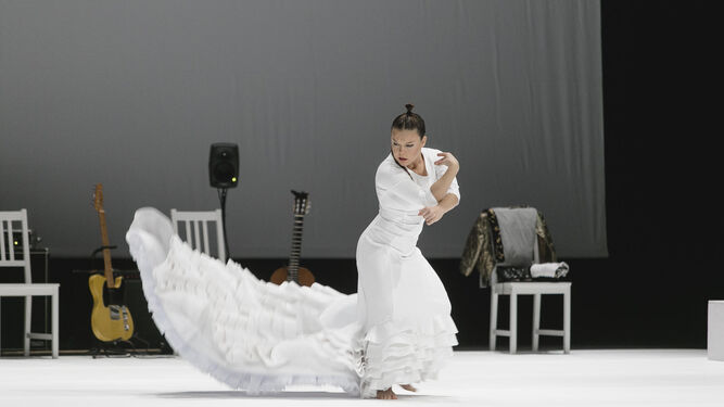 La bailaora malagueña Rocío Molina, durante su actuación en el Gran Teatro Falla
