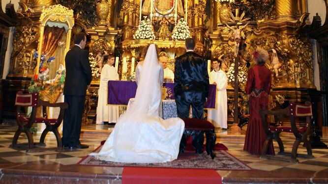 Una boda en la iglesia de Santa Cruz.