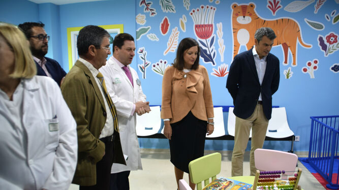 Visita institucional de la sala de estar del nuevo área de Pediatría del Hospital de San Carlos.
