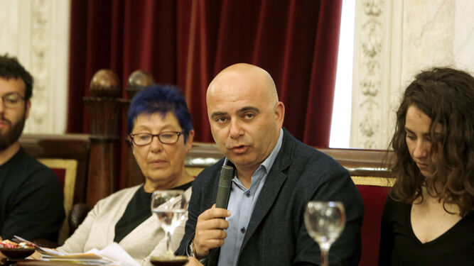 Ana Camelo y David Navarro, los dos concejales de Podemos que han sido destituidos de sus cargos en la Fundación de la Mujer y Onda Cádiz.