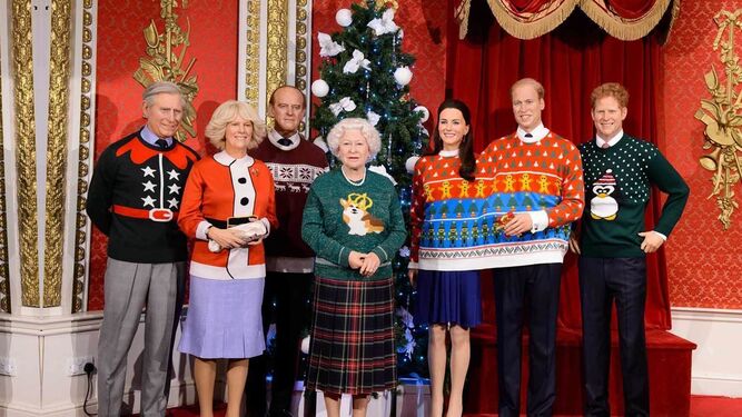 La familia real británica (aún sin Meghan Markle), representada en las navideñas figuras de cera del Museo Madame Tussauds.