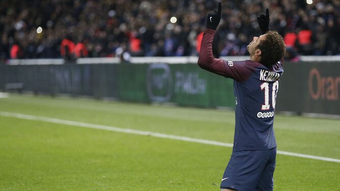 Neymar celebra un gol ante el Troyes con la camiseta del Paris Saint-Germain en la Ligue 1.