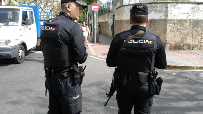 Agentes de la Policía Nacional, en la salida de El Huerto de este año.