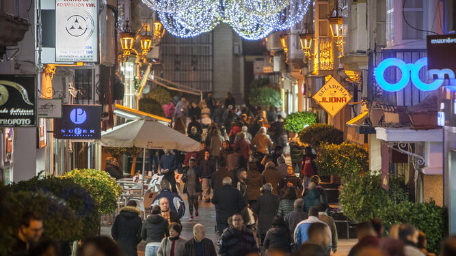 La calle Rosario, una de las principales vías comerciales de la ciudad, en plena campaña navideña