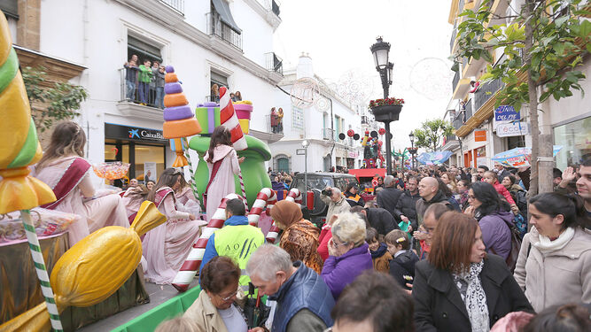 Multitudinario recibimiento al desfile de los Reyes Magos y su séquito el pasado viernes.