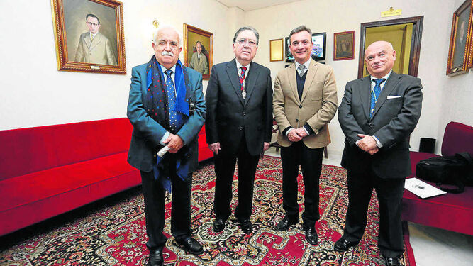 Luis Gonzalo, Joaquín Ortiz, Eduardo González Mazo y Bernardo Palomo ayer antes de la cita.
