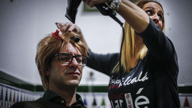 Manuel Morera en peluquería para conseguir el alisado perfecto de Fénix.