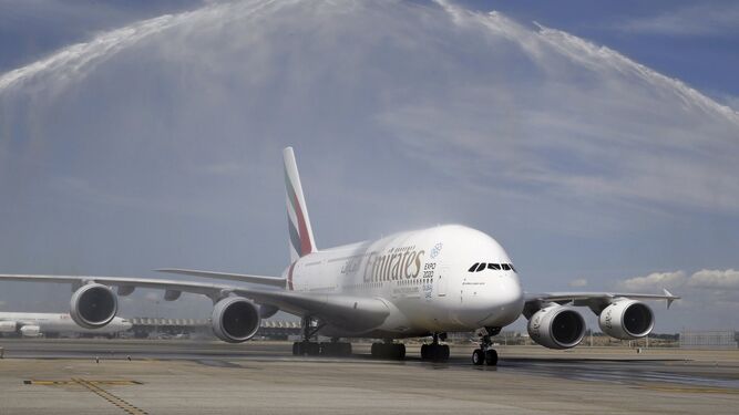 Imagen reciente de un A380 de la línea Emirates, en el aeropuerto de Madrid Barajas-Adolfo Suárez.