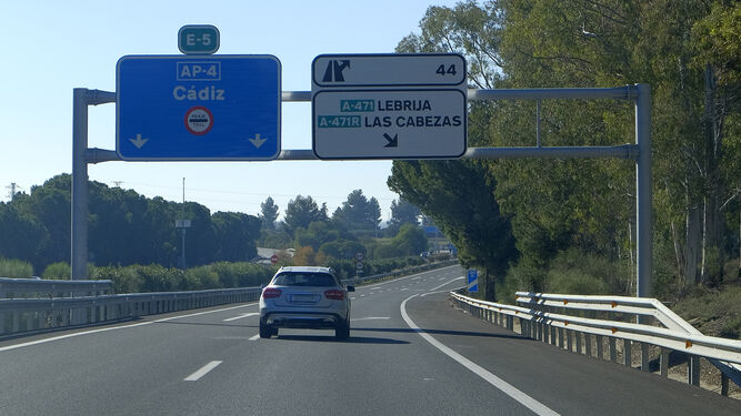 Imagen reciente de la autopista Sevilla-Cádiz, cerca del peaje.
