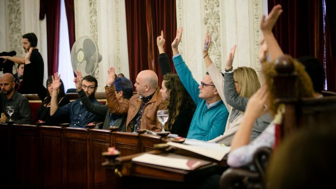 Podemos y Ganar Cádiz necesitan el apoyo del PSOE para aprobar el presupuesto de 2018.