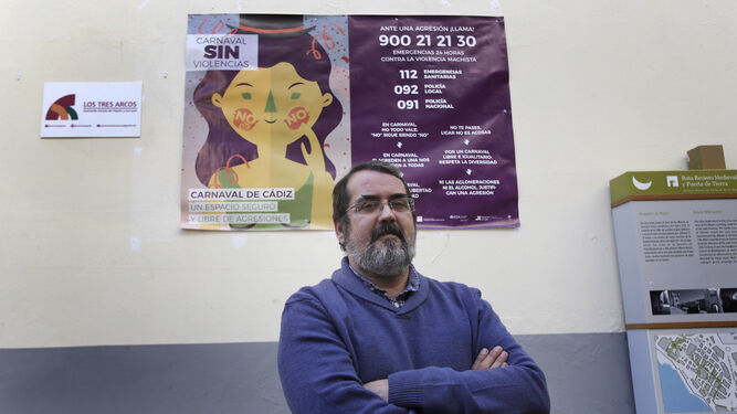 José María Alonso, el pasado viernes en la puerta de la nueva sede de la Asociación Vecinal 'Los Tres Arcos'.