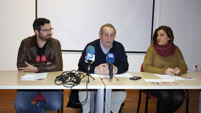 Los concejales Javier Botella, Pepe Oliva y Rocío Luque, ayer en la sala de prensa del Ayuntamiento.