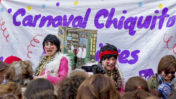 El Carnaval Chiquito de Mujeres, que organiza IU, tomó la calle Libertad ayer.