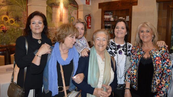 Mucky Oliden, Mami Torrecillas, Pili Rodríguez-Sánchez, Carmela Chacón, Carmen Oliden y Carmen Rodríguez-Sánchez.