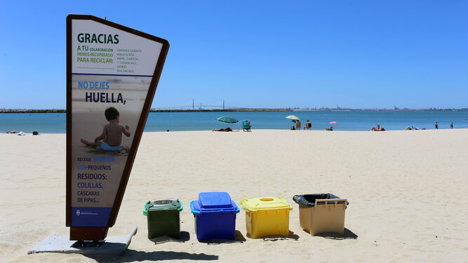 El Ayuntamiento quiere ampliar la limpieza de las playas portuenses durante seis meses al año.