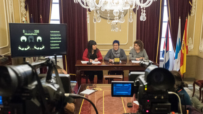 Laura Jiménez, Ana Camelo y Eva Tubio durante la rueda de prensa.