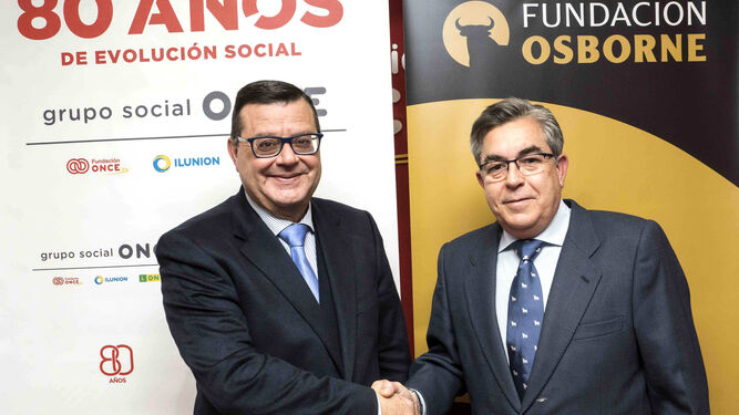 José Luis Martínez Donoso y Antonio Abad García firmaron el convenio.