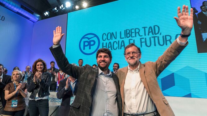 Rajoy, ayer en Murcia con Fernando López Miras, presidente de la comunidad autónoma.