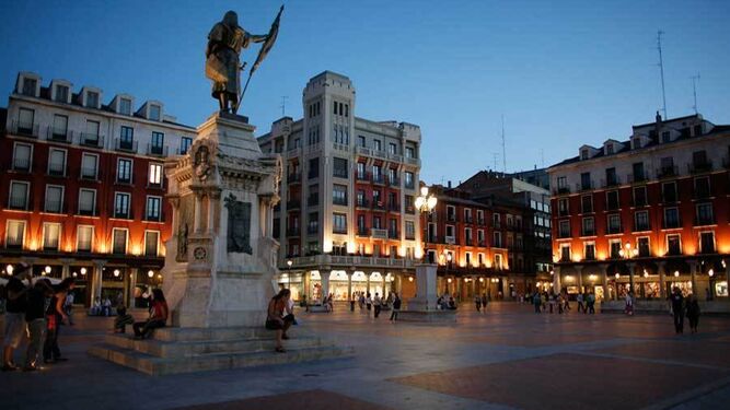 La plaza mayor de Valladolid, en una imagen nocturna.