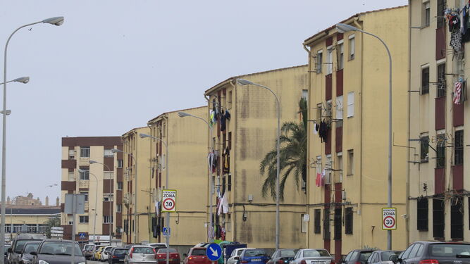 Una calle de la barriada linense de Los Junquillos, en una imagen de archivo.