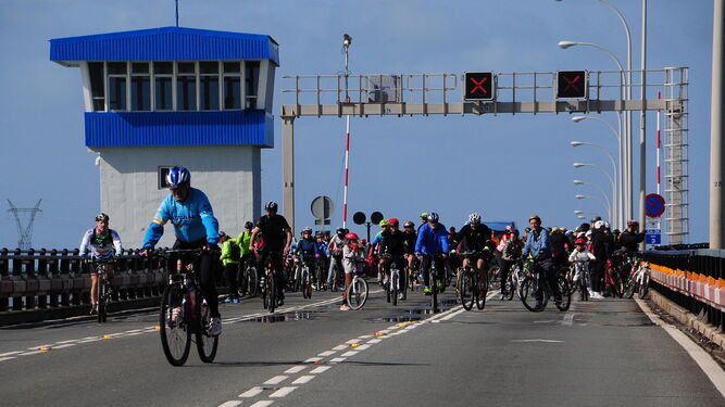 Demanda de una vía para ciclistas en el Puente Carranza