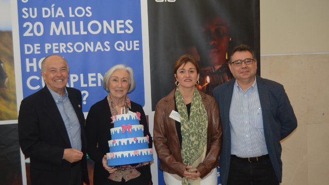 El delegado de Madre Coraje en Cádiz  y San Fernando Jaime Rocha, Carmen Bensusan, Sonia Benítez y Luis Cabello.