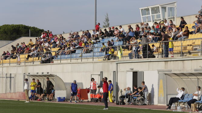 Imagen de la grada del campo Ramón Blanco en un partido de la presente temporada.