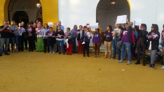 Protestas por la sentencia de 'La manada' tambén en la feria de El Puerto