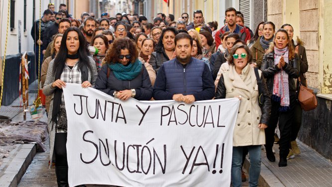 Imagen de archivo de una concentración de trabajadores de Pascual pidiendo el concierto con la Junta de Andalucía.