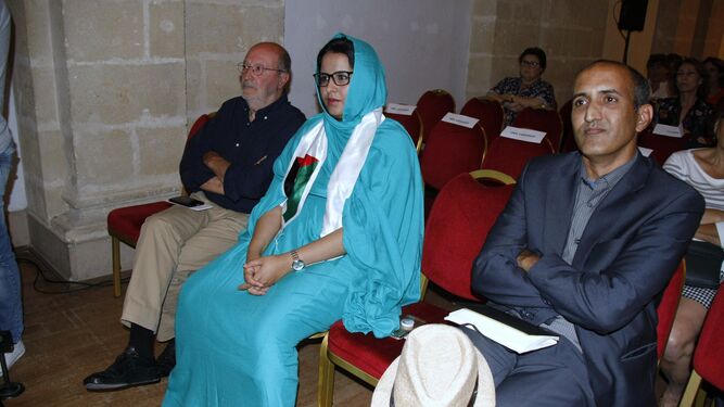 Representantes del pueblo saharaui asistieron al pleno extraordinario para renovar el hermanamiento.