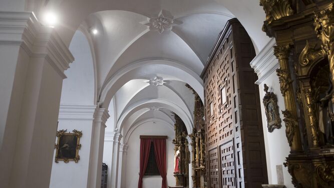 Imagen de un lateral de la Iglesia del Carmen.