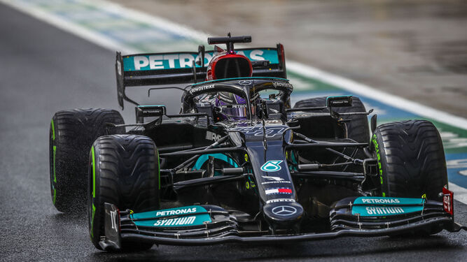 Hamilton durante la clasificación en el GP de Turquía