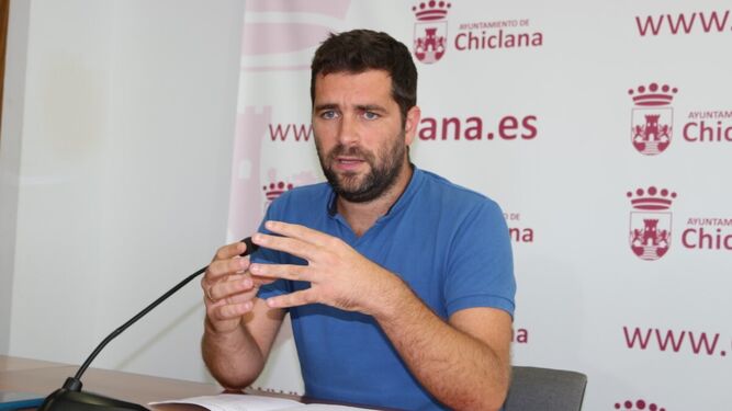 El portavoz del grupo municipal de IU Chiclana, Roberto Palmero.
